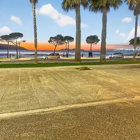 Sunset Bay 公寓 *
